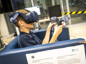 VR
